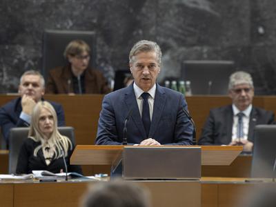 Premier v DZ poslal ministrski kandidaturi Kokalj in Zlobka