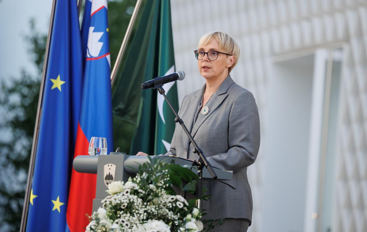 Nataša Pirc Musar | Po petkovi udeležbi na komemoraciji v spominskem centru v Potočarih bo obisk končala v soboto v vojaškem oporišču Butmir v Sarajevu, kjer se bo srečala s pripadniki Slovenske vojske, ki delujejo v misijah v BiH.  | Foto STA