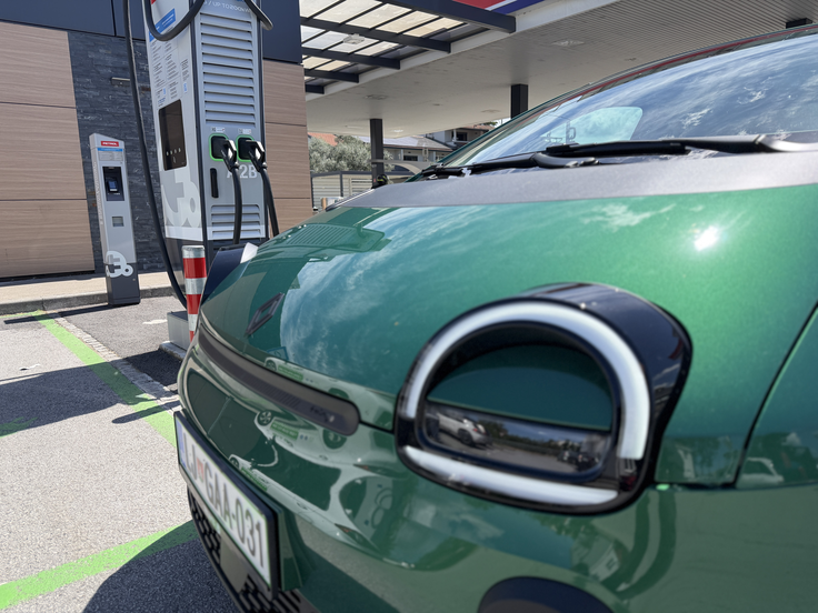 Spodbudne številke registracij za novega renault twinga. | Foto: Gregor Pavšič