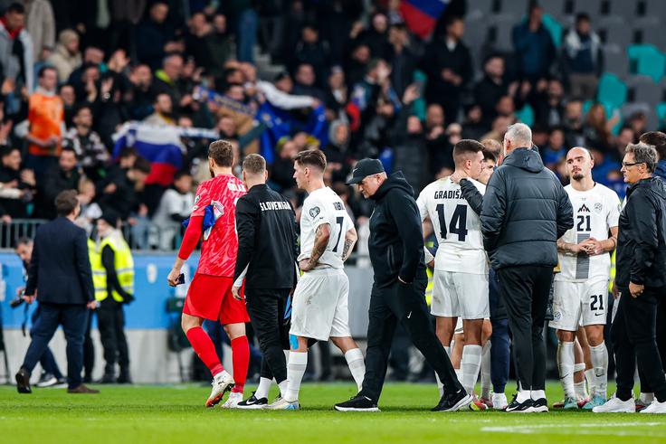 Slovenijo čaka v torek še gostovanje na Švedskem, na katerem ne bodo mogli nastopiti Benjamin Šeško, Petar Stojanović in najverjetneje tudi kapetan Jan Oblak. | Foto: Aleš Fevžer