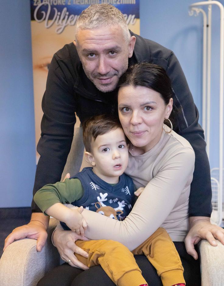 Tina in Radoš Drobnjak s sinom Aleksom | Foto: Društvo Viljem Julijan