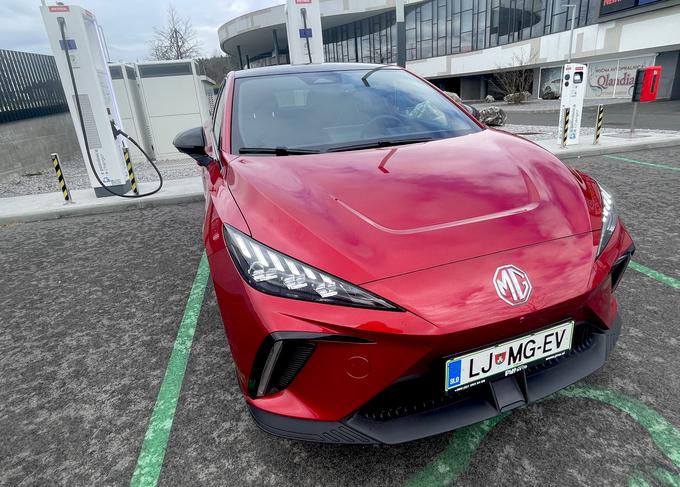 Poleg stoodstotne Tesle je le MG uspel delež električnih vozil v prodaji potisniti prek ene tretjine. | Foto: Gregor Pavšič
