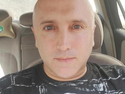 Prvi Britanec, ki mu bodo sodili za vojne zločine: snemal prašiče, ki jedo ukrajinske vojake