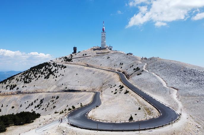 Mont Ventoux | Kolesarji na Dirki po Franciji bodo v 16. etapi za etapno zmago obračunali na mogočnem Mont Ventouxu, ki je v preteklosti na Touru žal že terjal smrtno žrtev. | Foto Shutterstock