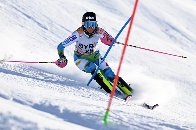Gurgl  Ana Bucik Jogan | Mikaela Shiffrin je v cilj prve vožnje prišla 31 stotink pred Laro Colturi. | Foto Reuters