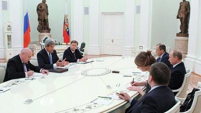 Lavrov in Kerry za mednarodno mirovno konferenco za Sirijo