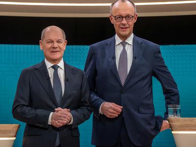 Scholz in Merz z burnim soočenjem dva tedna pred volitvami