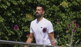Novak Đoković in Arina Sabalenka presenetila s treningom pred Wimbledonom #video