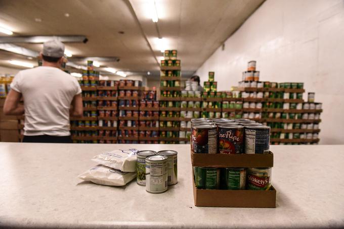 Do pomoči v obliki bonov za hrano je upravičenih okoli 40 milijonov Američanov. | Foto: Reuters