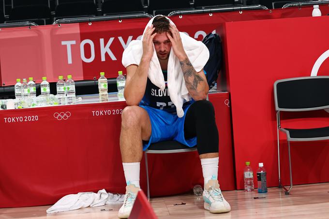 Razočarani Luka Dončić, ki je tekmo končal pri trojnem dvojčku – 16 točk, 18 asistenc in 10 skokov. | Foto: Reuters
