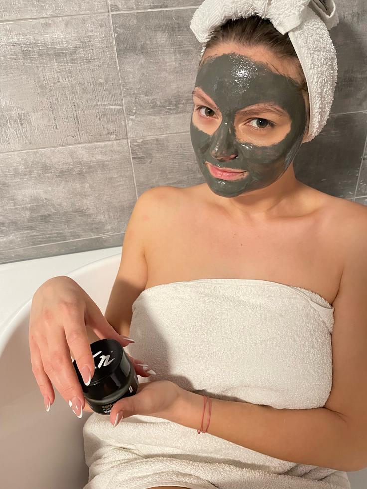 Testiranje nove maske za obraz Karbonoir. Vir: Osebni arhiv, 2022. 
 | Foto: 
