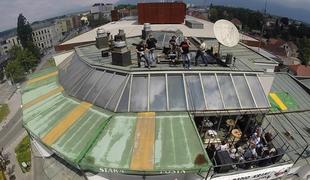 Koncert na strehi presenetil Kranjčane