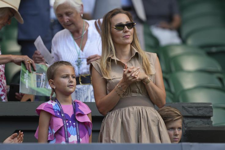 Jelena Đoković, njegova žena, mu vsa leta stoji ob strani. | Foto: Guliverimage