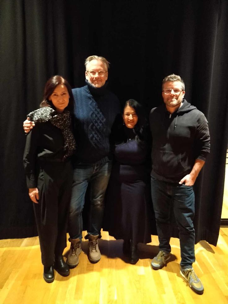 Lucija in njen mož Henrik v družbi ameriške pesnice Ade Limon, ko je gostovala v Stockholmu. Adin mož je švedski prevajalec, tudi Lucija je nekaj njenega dela prevedla za slovensko revijo Poetikon. | Foto: Osebni arhiv