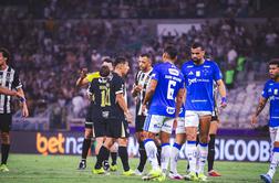 Kaotični prizori: kar 23 nogometašev prejelo rdeči karton