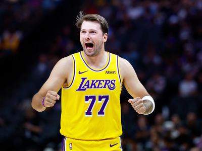 V živo: Dončić vroč, prenovljeni Lakersi na prvi tekmi pokazali mišice