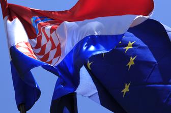Zakaj Hrvatom dežujejo evropski milijoni, mi pa za drugi tir pobiramo drobtine?