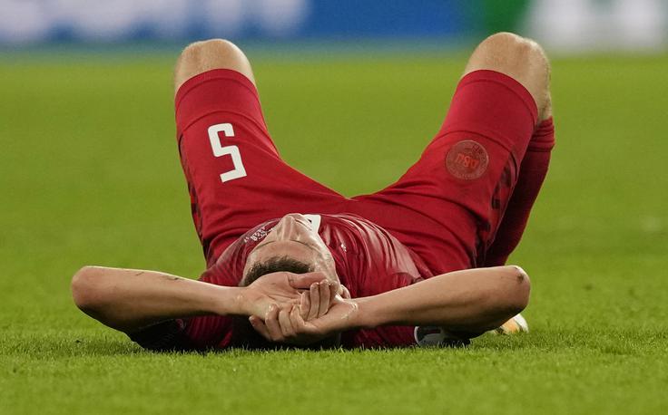 Joakim Maehle je bil po porazu z Anglijo skrušen. | Foto: Reuters