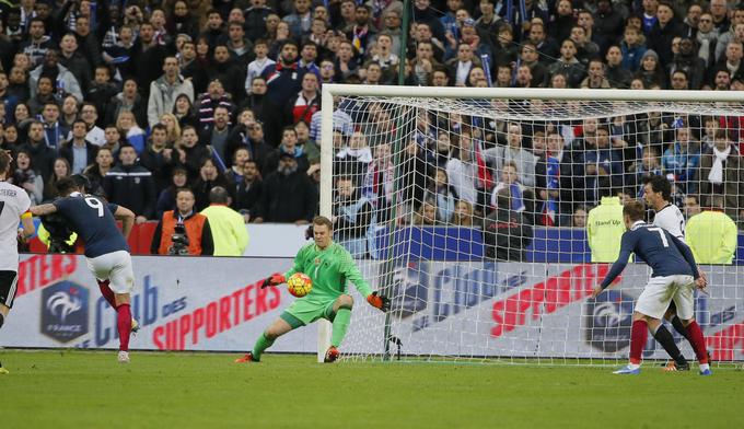 Francija je na prijateljskem dvoboju, po katerem sploh ni bilo govora o nogometu, premagala Nemčijo z 2:0. | Foto: Reuters