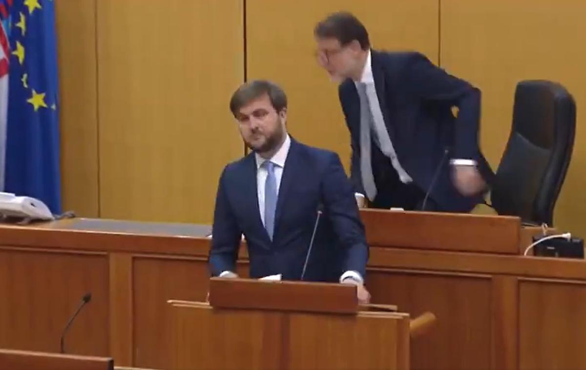 sabor | Potres je prekinil govor hrvaškega ministra za energetiko in okolje, predsednik parlamenta pa je skočil s stola. | Foto zajem zaslona / Twitter