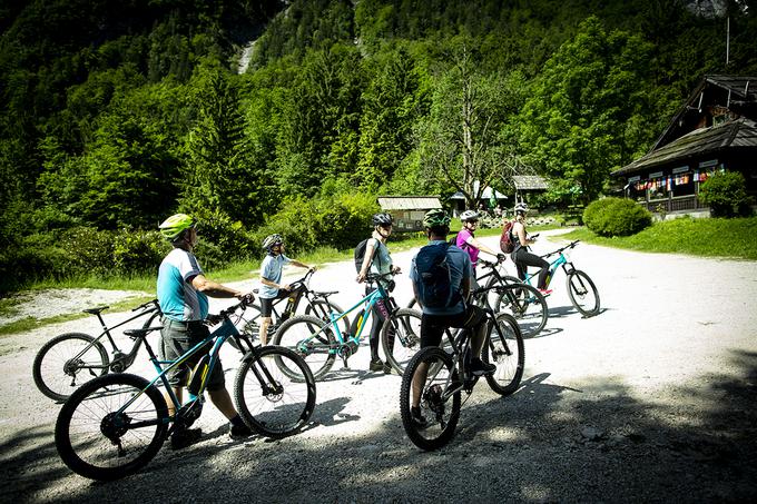 Na planinskih poteh je vse več turnih kolesarjev.  | Foto: Ana Kovač