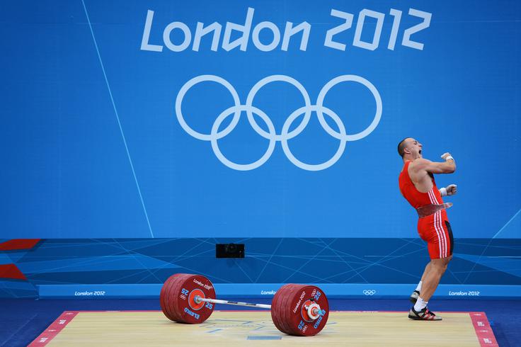 ... in moldavski tekmovalec v dvigovanju uteži Anatoli Ciricu, ki je v Londonu osvojil 3. mesto. | Foto: Getty Images