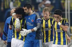Neznanci streljali na avtobus z nogometaši Fenerbahčeja