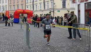 Klin se s klinom zbija. Začnite leto z novoletnim tekom na Ljubljanski grad.