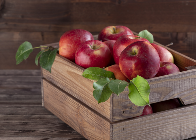Povprečno jabolko vsebuje med 80 in 100 kalorij, je skoraj brez maščob in holesterola ter predstavlja odličen vir vitaminov, mineralov in vlaknin. | Foto: Spar | Foto: 