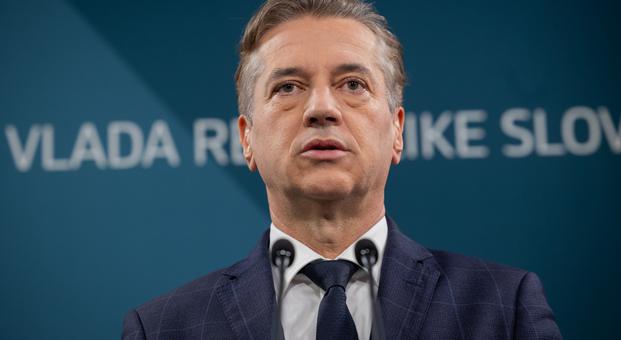 Robert Golob po izpustitvi osumljenca za napad v Novem mestu sklical sestanek