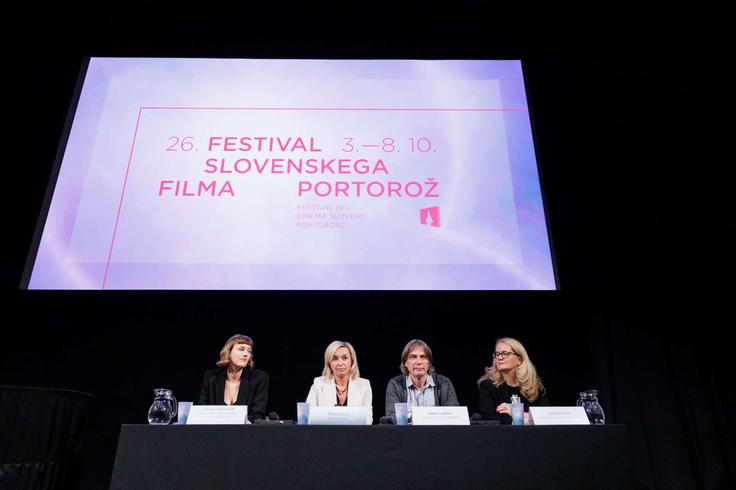 Vodja strokovnega programa 26. FSF Portorož Veronika Zakonjšek, direktorica Slovenskega filmskega centra Nataša Bučar, direktor 26. FSF Portorož Bojan Labović in vodja projekta 26. FSF Portorož Tjaša Smrekar. | Foto: Matic Prevc/STA