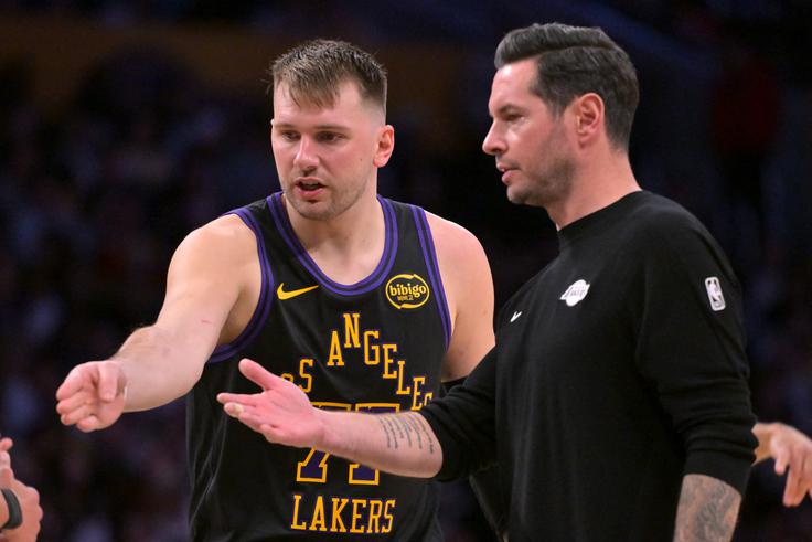 Trener JJ Redick verjame  | Foto: Reuters
