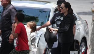 Angelino Jolie in otroke obiskala policija