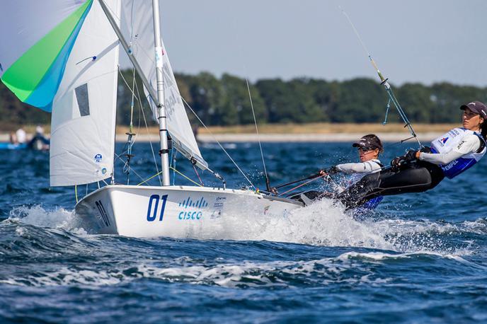 Tina Mrak Veronika Macarol | Tina Mrak in Veronika Macarol sta na evropskem prvenstvu v San Remu, kjer sta branili naslov, končali na skupnem 17. mestu.  | Foto Sailing Energy/World Sailing