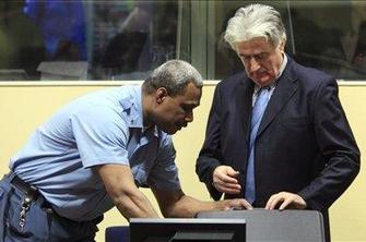 Karadžić zahteva prekinitev sojenja 