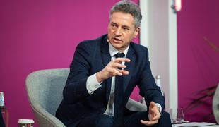 Golob: Verjamem, da bo tudi zadnja interpelacija neslavno propadla