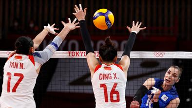 Nov udarec za branilke naslova, Srbkinje in Italijanke stoodstotne