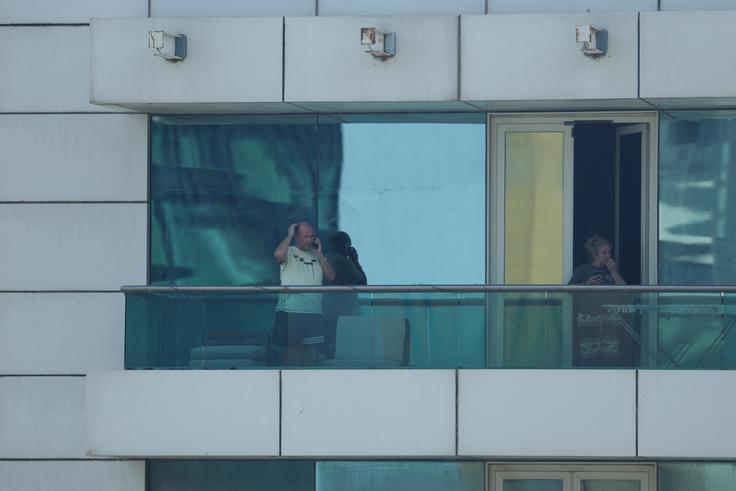 Prenočišče so si morale poiskati same.  | Foto: Reuters