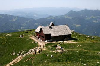 Dom v gorah, kjer napečejo tudi do 700 flancatov dnevno
