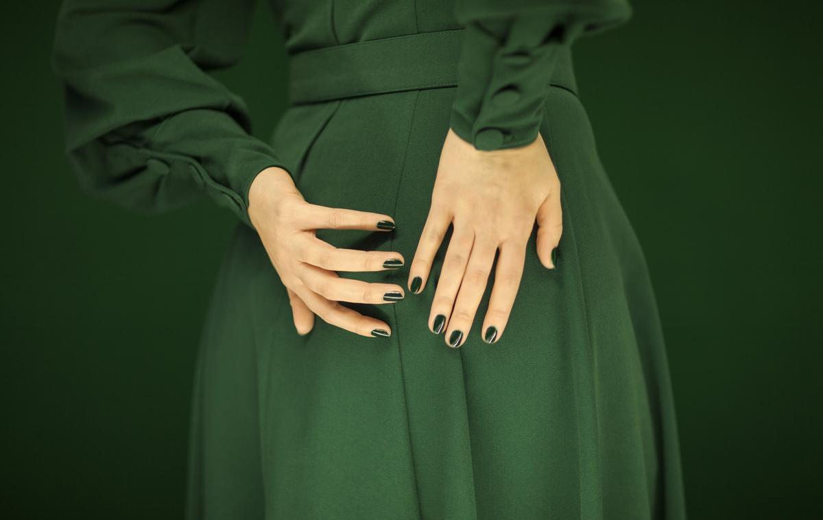 manikira, nohti, zelena | Foto Shutterstock