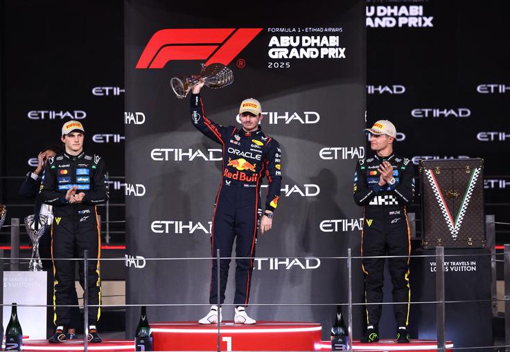 Max Verstappen je bil na zadnjih desetih dirkah letošnje sezone vselej na zmagovalnem balkonu. Skupaj je letos dosegel osem zmag, največ med vsemi. V formuli 1 pa jih ima že 61. | Foto: Reuters