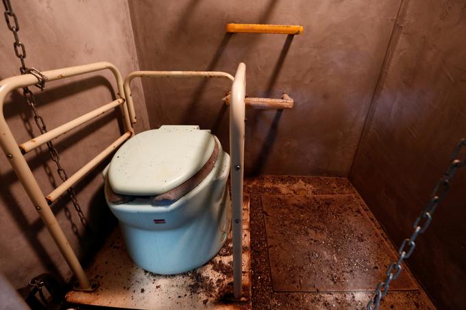 Straniščna školjka v kletnih prostorih jedrskega zaklonišča | Foto: Reuters