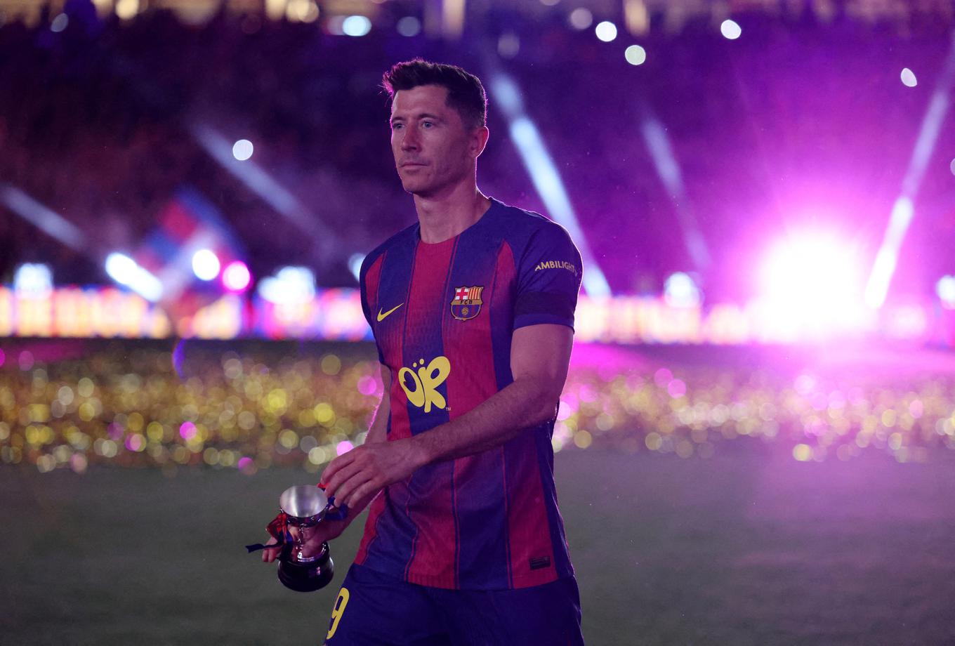 Barcelona v vrtincu: Flick ostaja, Lewandowskega pa mika odhod?