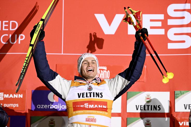 Johannes Lamparter se veseli zmage na tekmi in skupne zmage. | Foto: Guliverimage