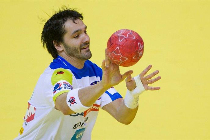 Špiler dvignil pokal, derbija brez zmagovalca