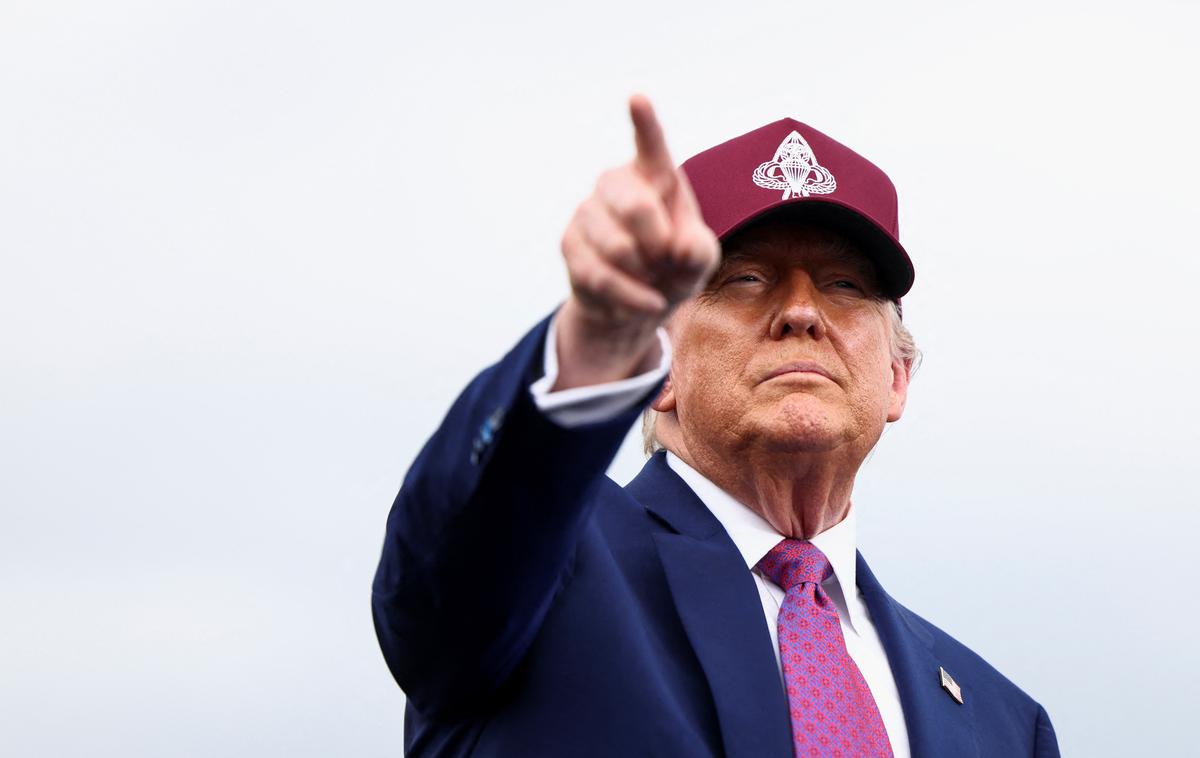 Donald Trump | Trump je t. i. vzajemne carine, ki jih je vmes še spreminjal in prelagal, uvedel s sklicevanjem na zakon o mednarodnih izrednih gospodarskih pooblastilih, po katerem je visoke trgovinske primanjkljaje razglasil za izredne razmere. | Foto Reuters