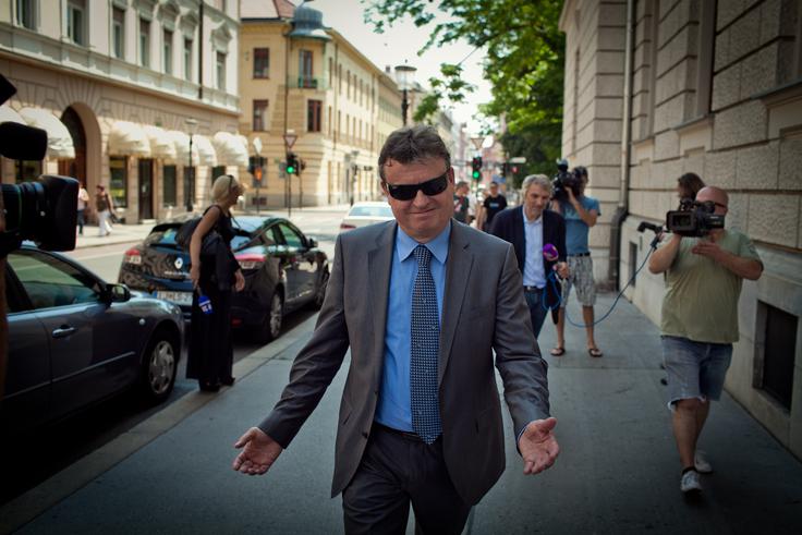 Še do srede istega leta v NLB in Novi KBM kot povezanih oseb recimo niso obravnavali Pivovarne Laško in Infond Holdinga, njenega največjega lastnika, ki ga je prek verige povezanih podjetij obvladoval Boško Šrot. | Foto: Matej Povše