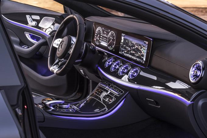 Potniška kabina si je večino elementov sposodila pri razredih E in S. Neverjeten poudarek na podrobnostih in izredna kakovost. | Foto: Mercedes-Benz