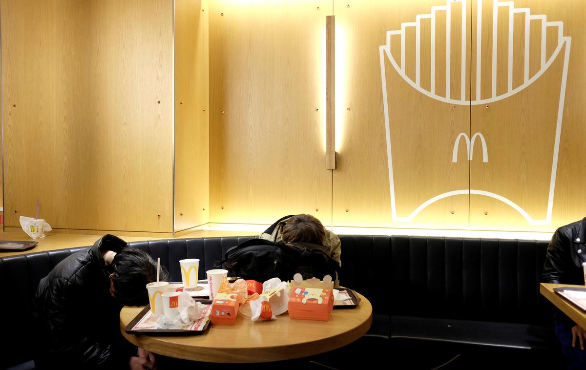 McDonald's, Hong Kong | To je običajna slika v hongkonških McDonald'sih.  | Foto Reuters