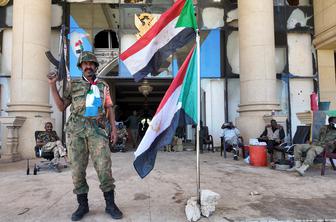 Sudanska vojska naj bi prevzela nadzor nad letališčem v Kartumu